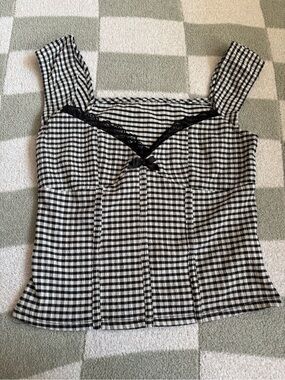Forever 21 black and white fitted tank top